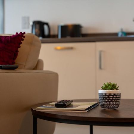 Spacious Apartment In Woking Town Centre Extérieur photo