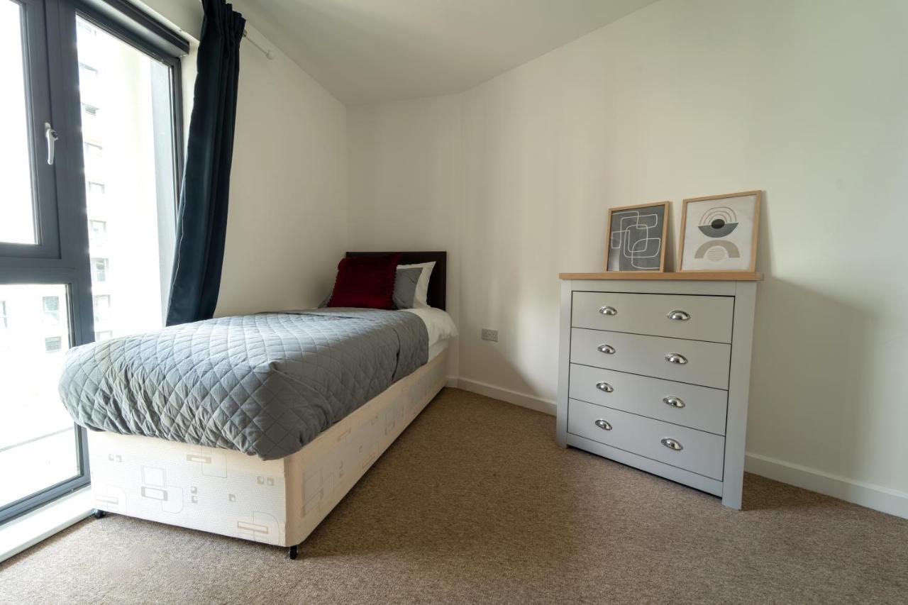 Spacious Apartment In Woking Town Centre Extérieur photo