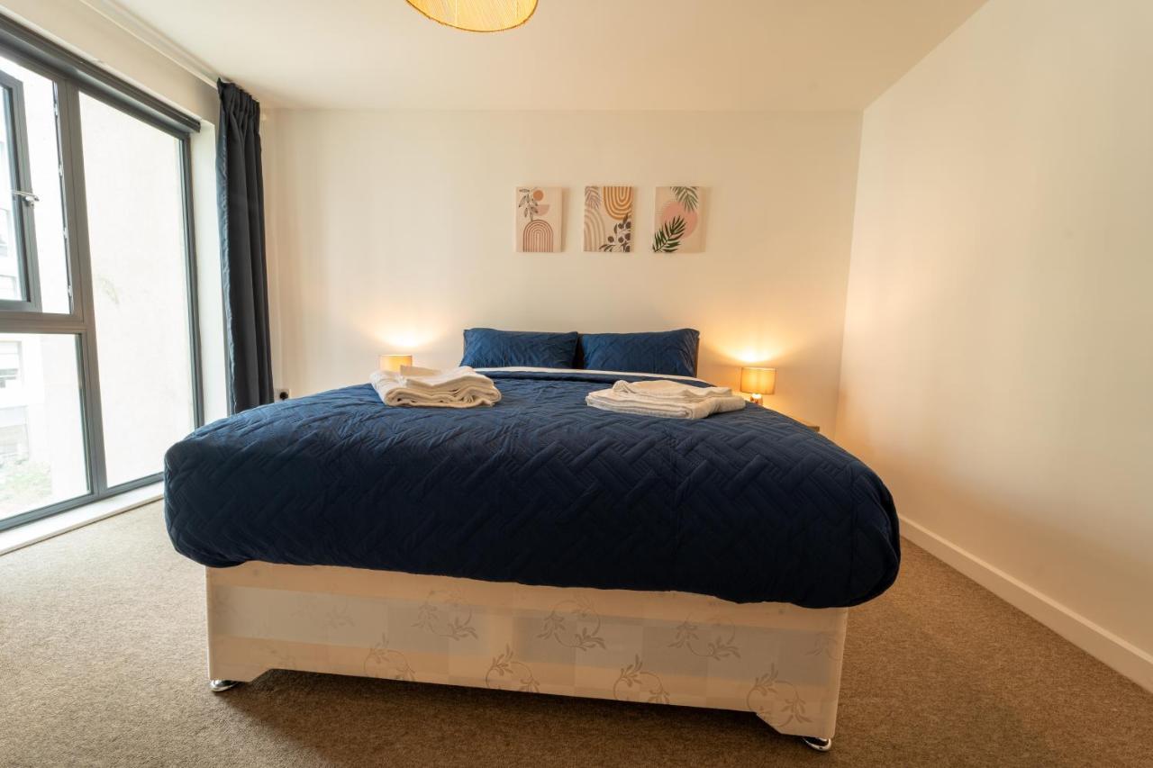 Spacious Apartment In Woking Town Centre Extérieur photo
