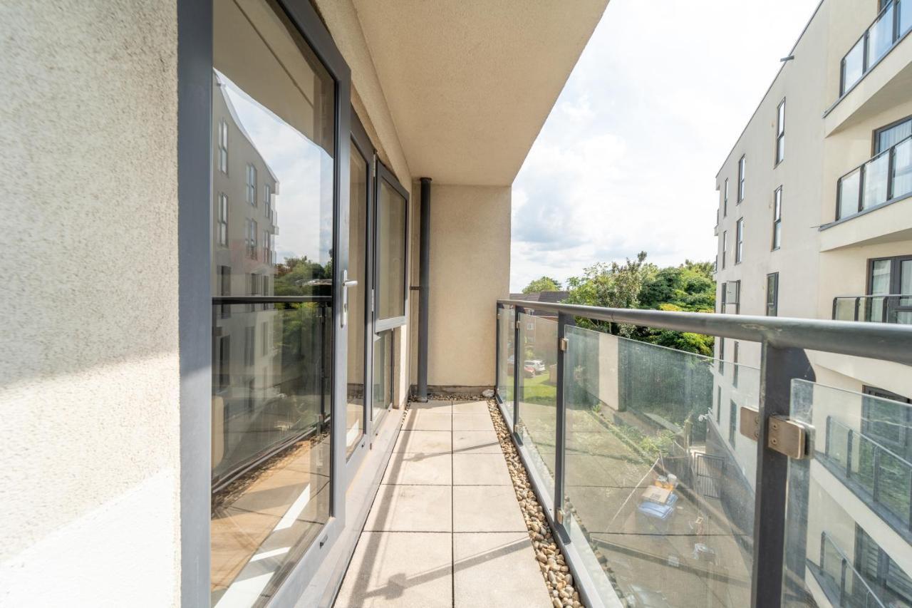 Spacious Apartment In Woking Town Centre Extérieur photo