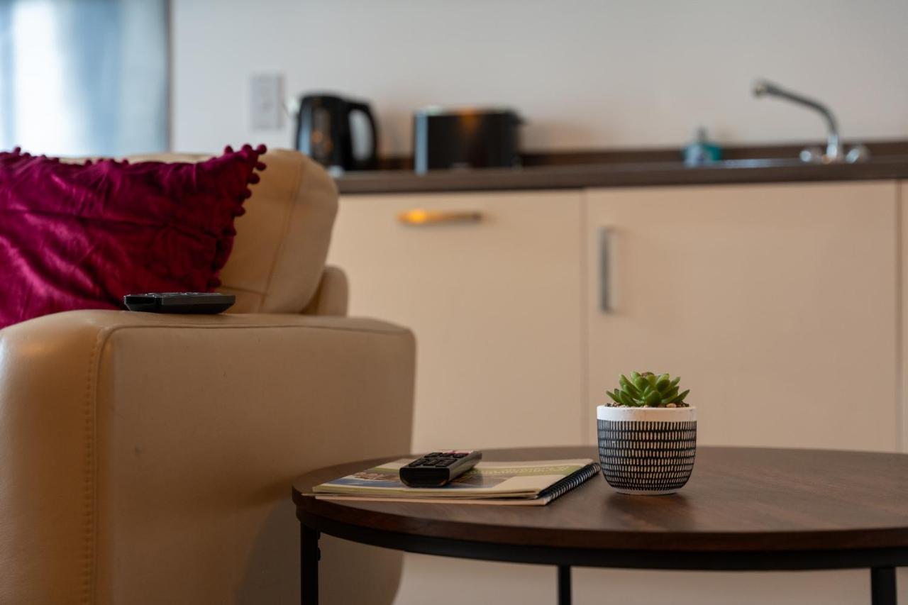 Spacious Apartment In Woking Town Centre Extérieur photo