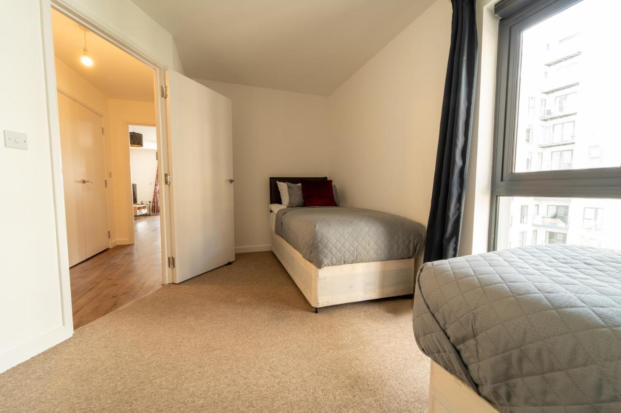 Spacious Apartment In Woking Town Centre Extérieur photo