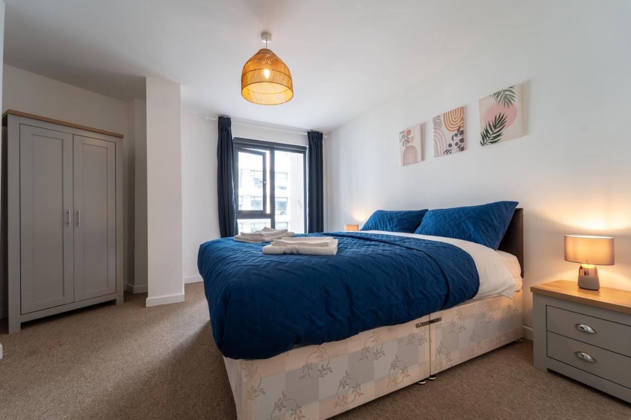 Spacious Apartment In Woking Town Centre Extérieur photo