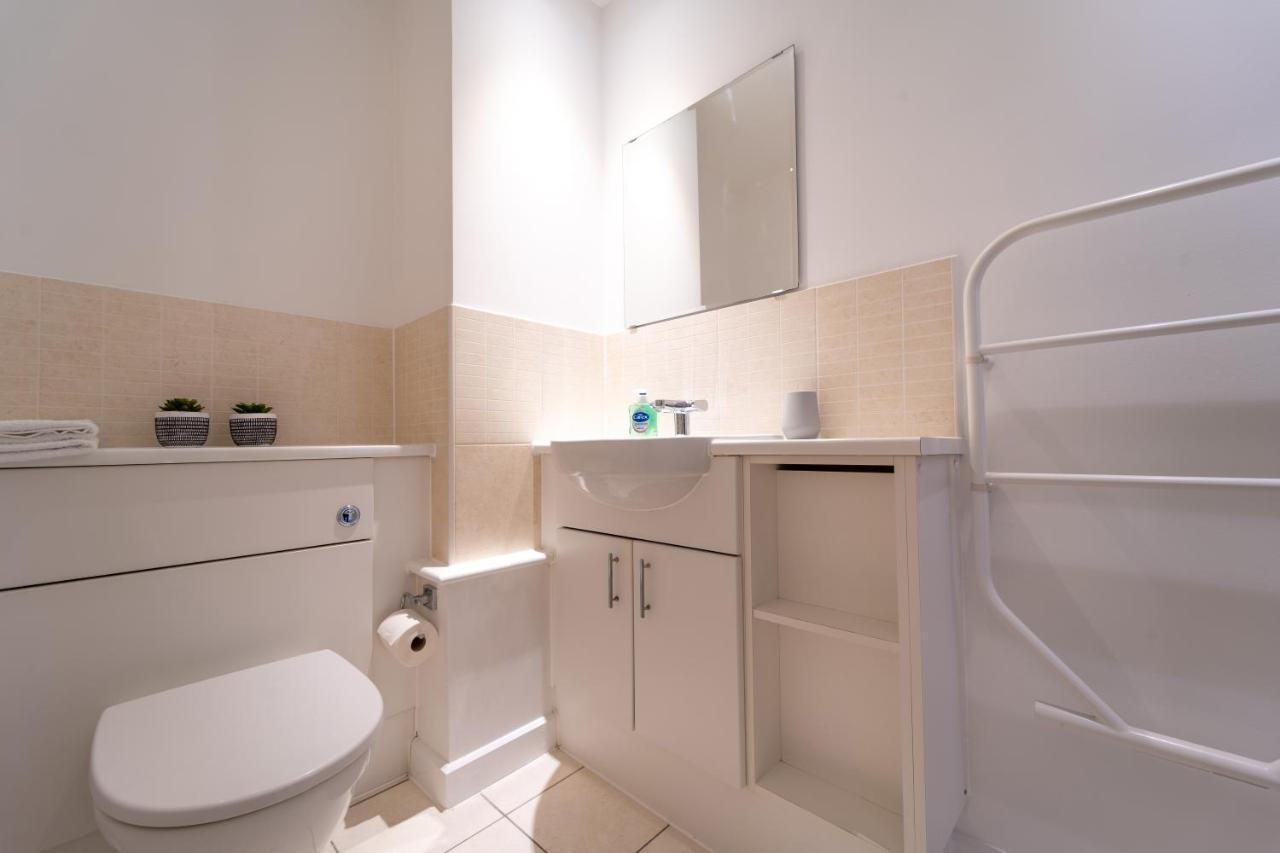 Spacious Apartment In Woking Town Centre Extérieur photo
