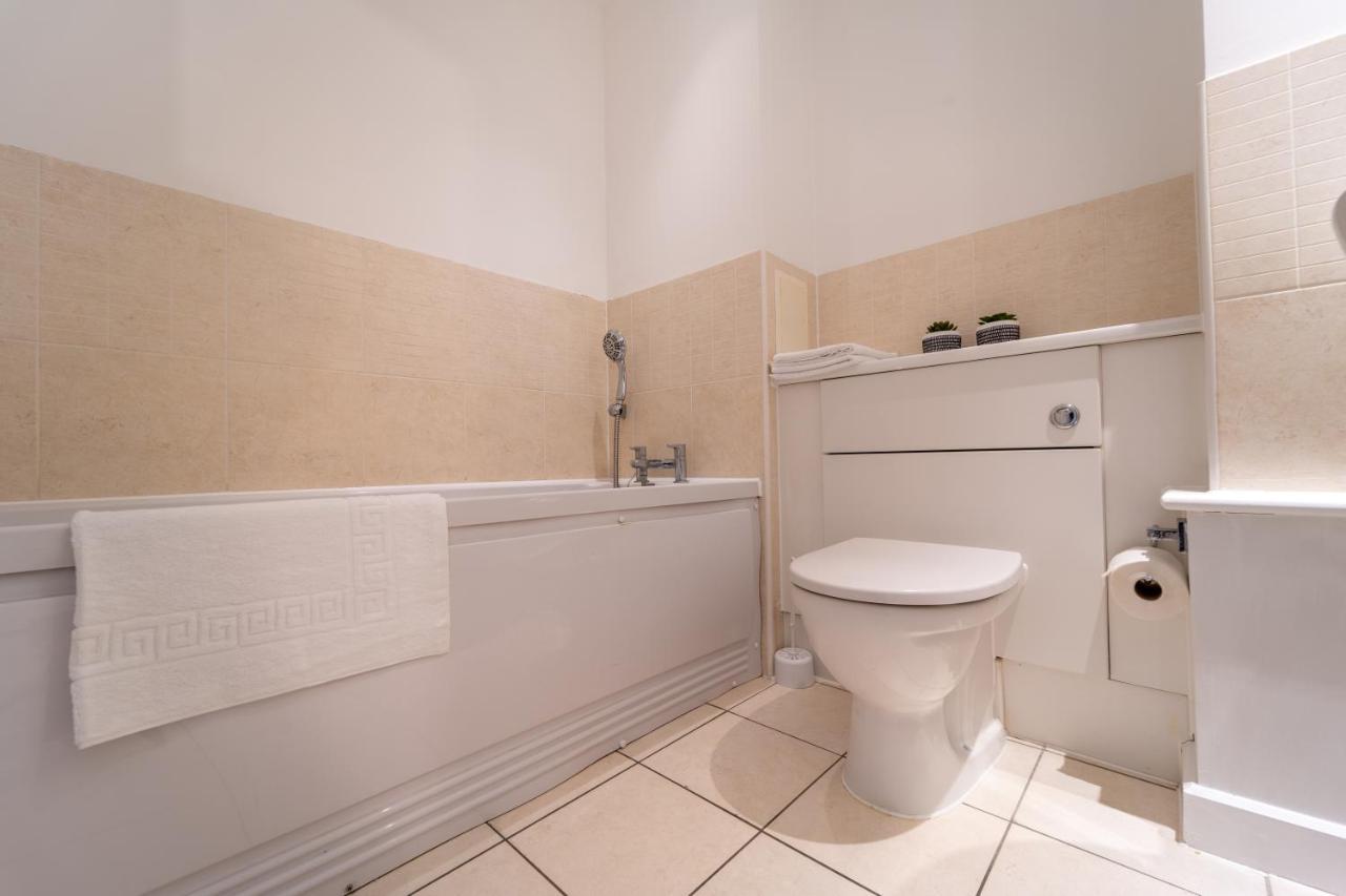 Spacious Apartment In Woking Town Centre Extérieur photo