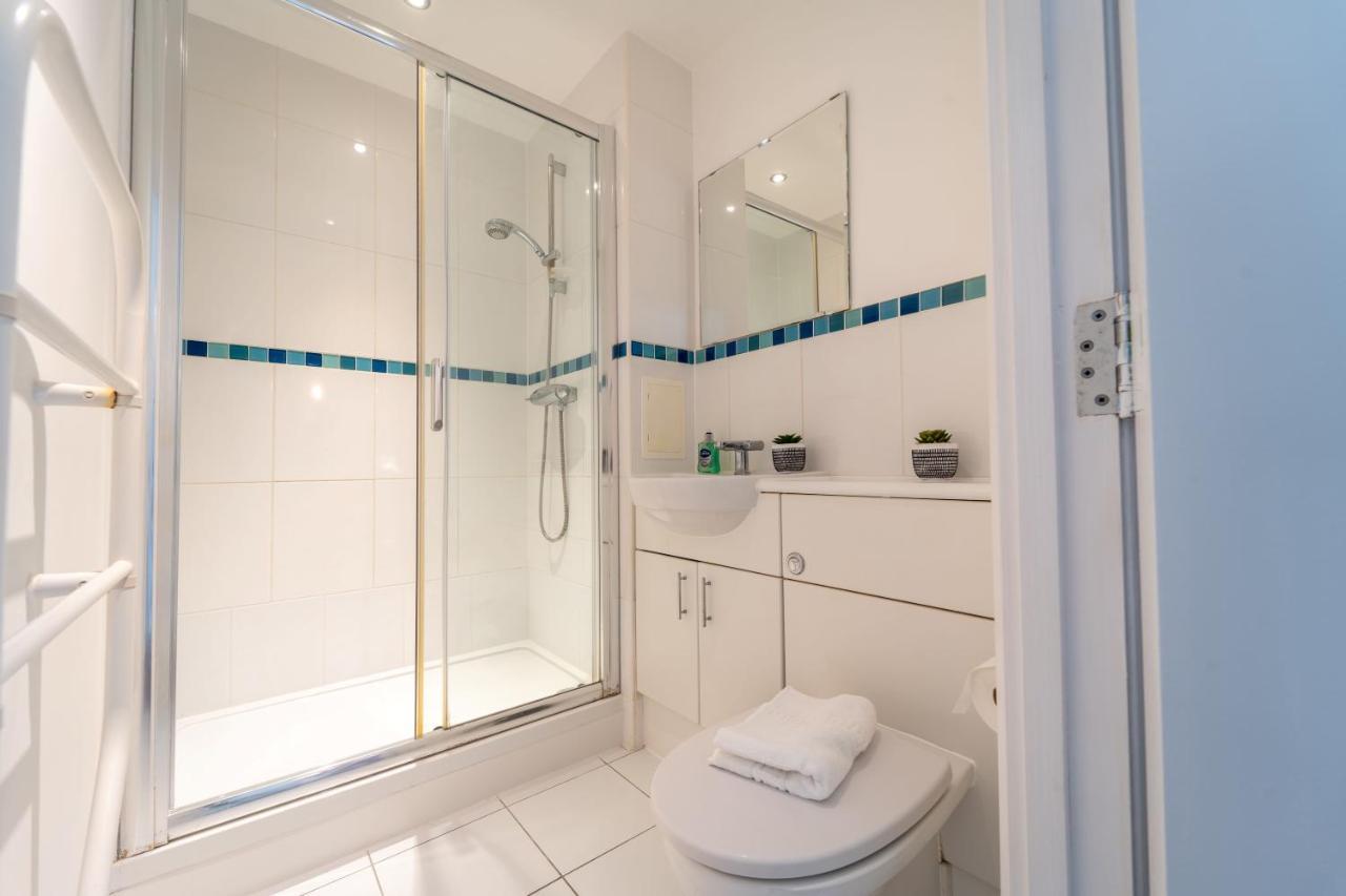 Spacious Apartment In Woking Town Centre Extérieur photo